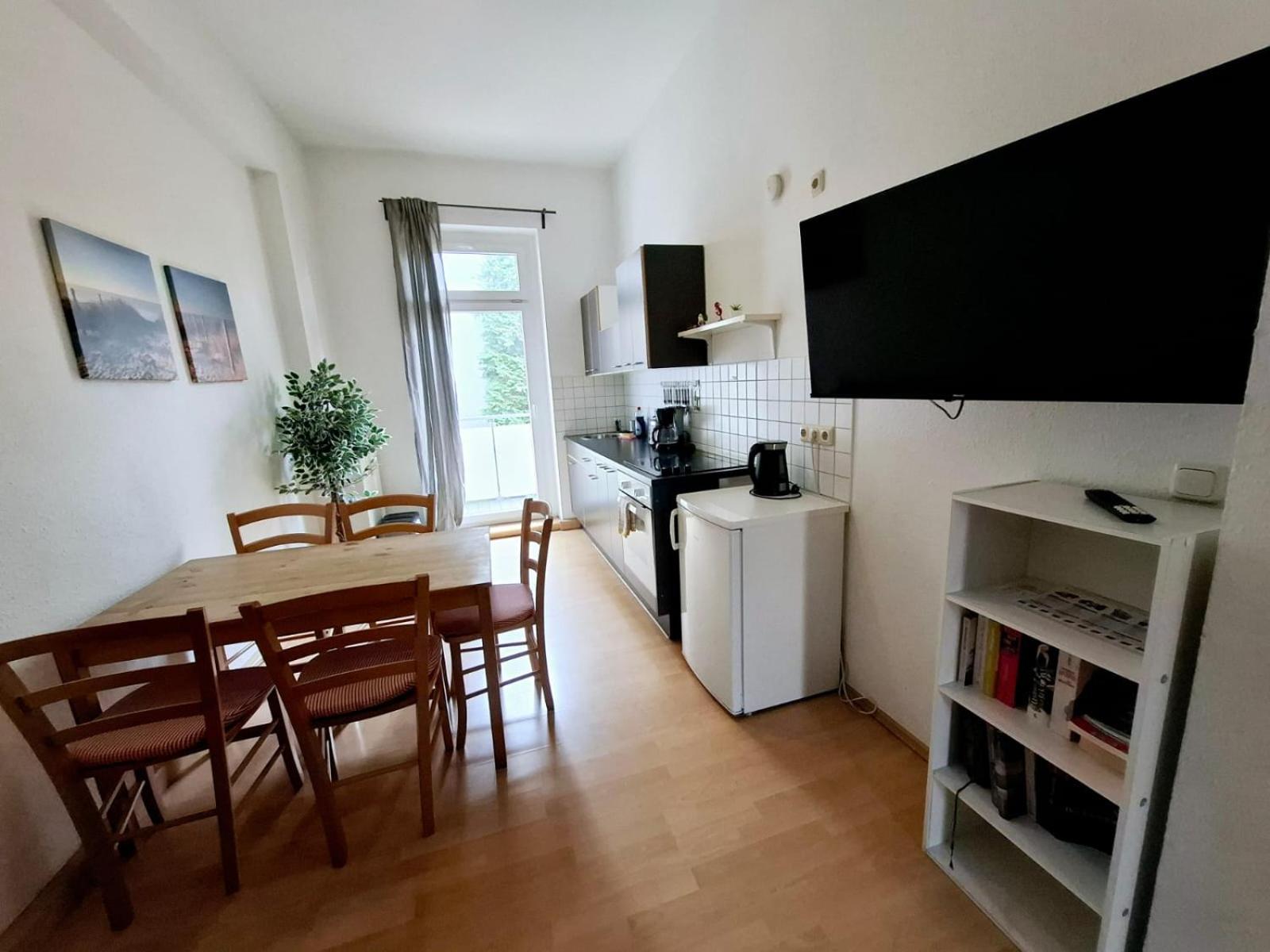 Altbauwohnung Direkt An Der Karli Mit Balkon - Netflix Inklusive Λειψία Εξωτερικό φωτογραφία