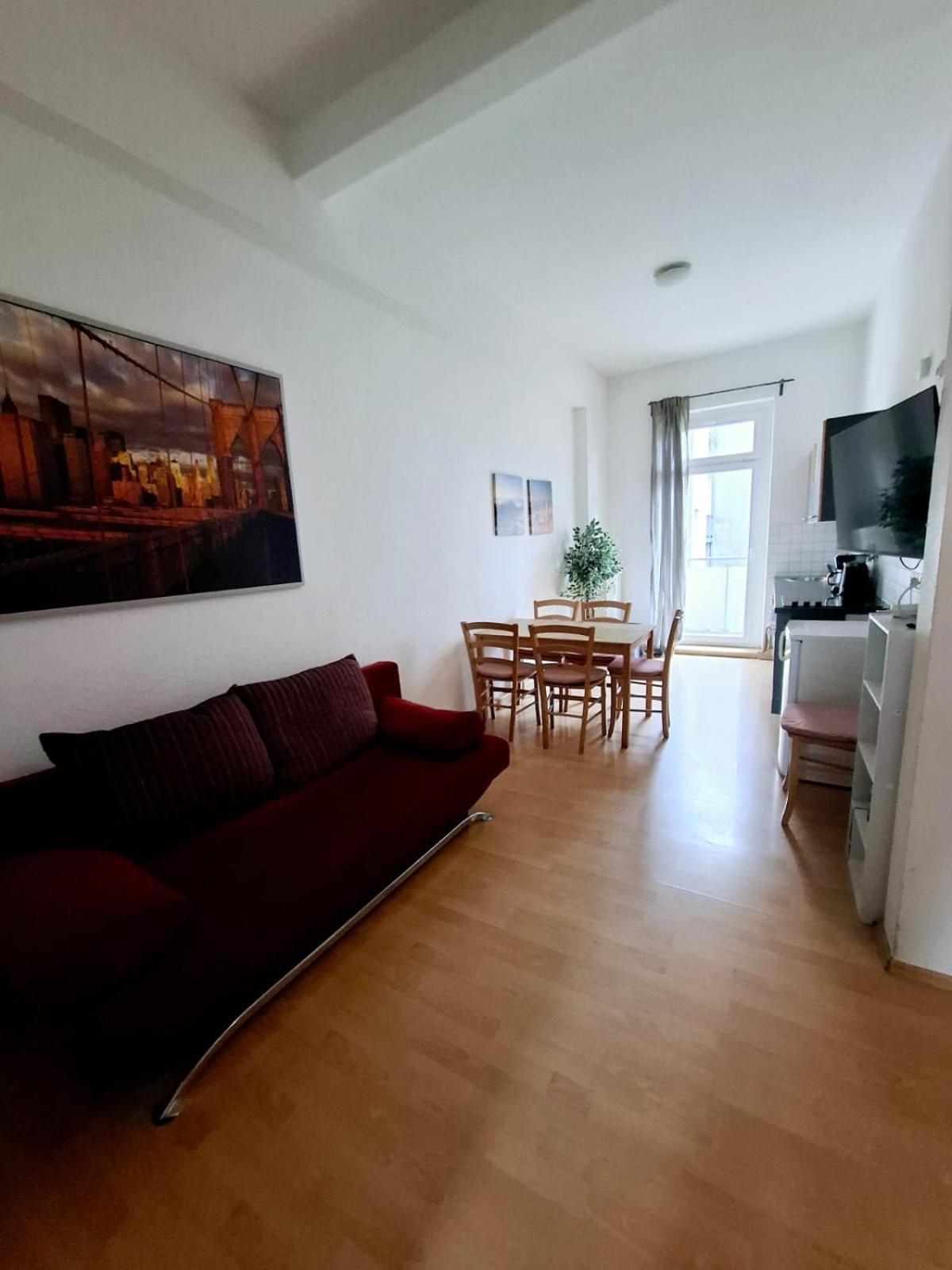 Altbauwohnung Direkt An Der Karli Mit Balkon - Netflix Inklusive Λειψία Εξωτερικό φωτογραφία